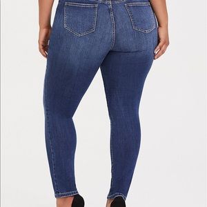 Torrid skinny jean, 28 short, medium wash.